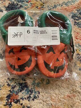 Freshly Picked Jack o Lantern Pumpkin Bow Moccs